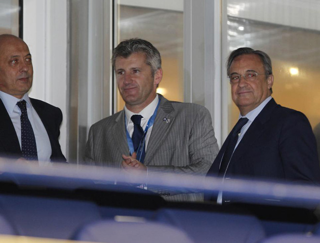 Ngài Florentino Perez cũng có mặt trên khán đài. Ngài Florentino Perez cũng có mặt trên khán đài.