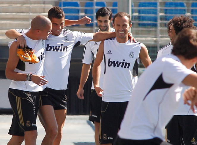 Trước đó báo chí đưa tin, vì mâu thuẫn với Pepe mà Ricardo Carvalho đã tự ái rời bỏ đội tuyển quốc gia Bồ Đào Nha. Trước đó báo chí đưa tin, vì mâu thuẫn với Pepe mà Ricardo Carvalho đã tự ái rời bỏ đội tuyển quốc gia Bồ Đào Nha.