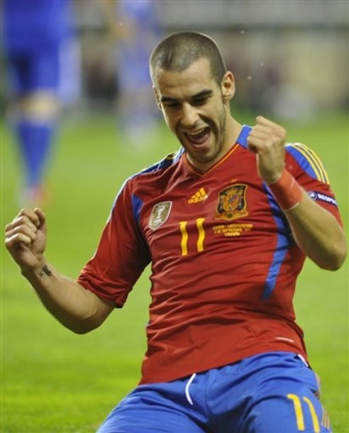 Thay vào đó là chân sút Negredo. Anh tận dụng cơ hội để mở tỷ số trận đấu ở phút thứ 33. Thay vào đó là chân sút Negredo. Anh tận dụng cơ hội để mở tỷ số trận đấu ở phút thứ 33.