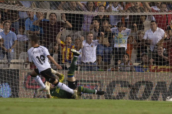 Valencia lại có bàn thắng thứ hai do công của Pablo. Valencia lại có bàn thắng thứ hai do công của Pablo.