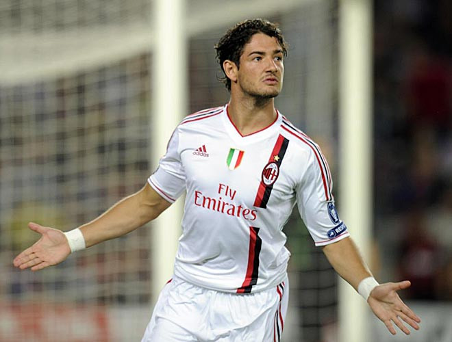 Pato khiến hàng ngàn khán giả trên sân Nou Camp khi mở tỷ số trận đấu ở ngay giây thứ 24.