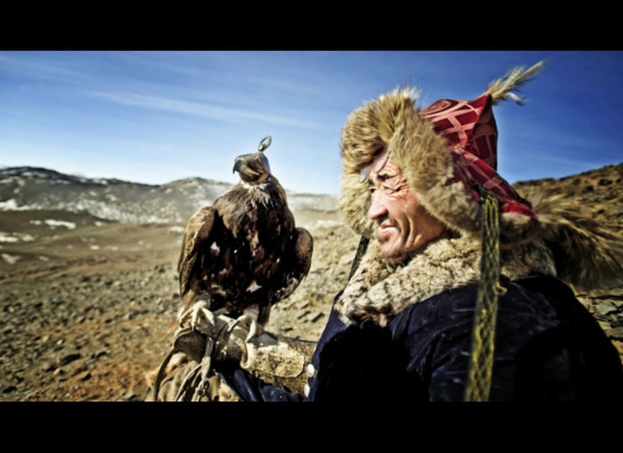 Kwanduk, vốn là người Kazakh, cùng gia đình di cư sang Mông Cổ từ thời Liên Xô. Kwanduk, vốn là người Kazakh, cùng gia đình di cư sang Mông Cổ từ thời Liên Xô.