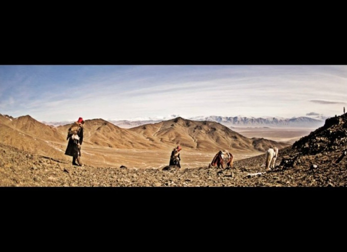 Cùng đại bàng ở bãi săn. Cùng đại bàng ở bãi săn.