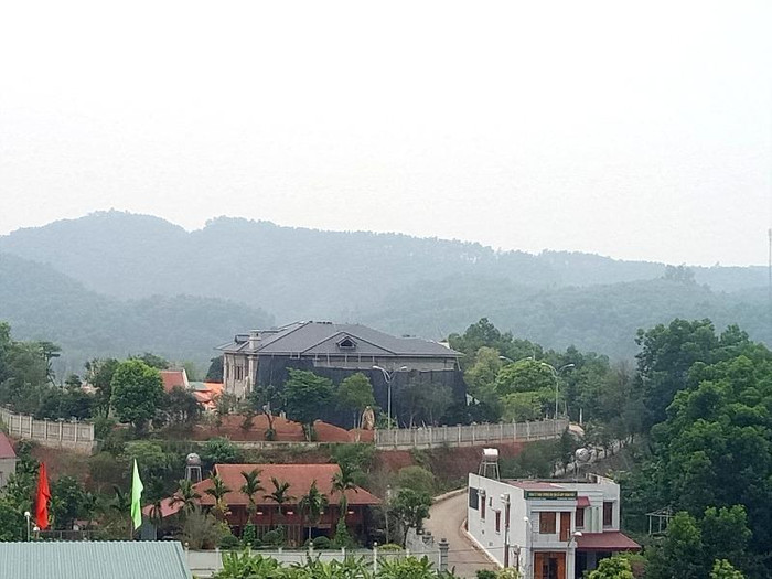 Công trình tiền tỷ đồ sộ rộng hàng nghìn m2 đang được xây dựng và dần đi vào hoàn thiện (ảnh Minh Thệ) Công trình tiền tỷ đồ sộ rộng hàng nghìn m2 đang được xây dựng và dần đi vào hoàn thiện (ảnh Minh Thệ)