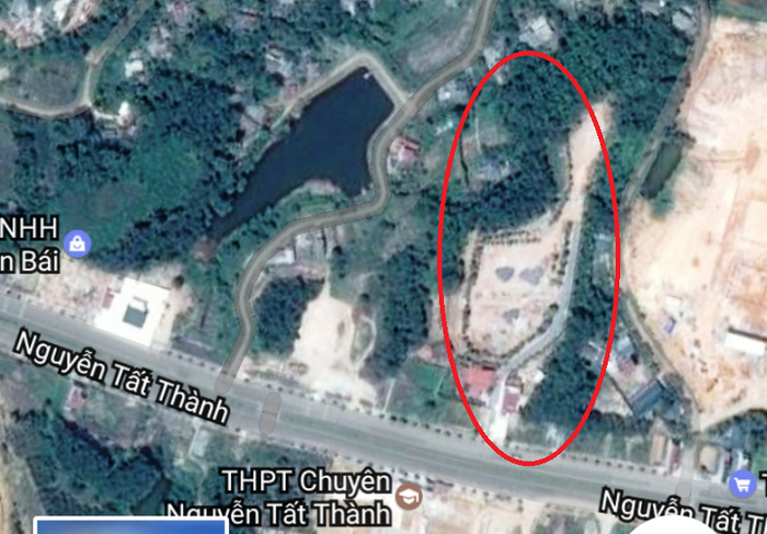 Dinh thự nhìn từ vệ tinh. Dinh thự nhìn từ vệ tinh.