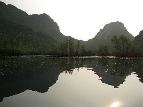 Thú đi chùa Hương trái mùa hút giới trẻ ảnh 1 Thú đi chùa Hương trái mùa hút giới trẻ ảnh 1