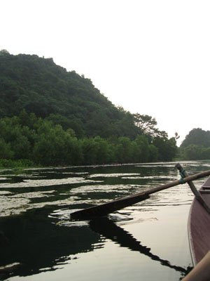 Suối Yến lặng yên khoả mái chèo Suối Yến lặng yên khoả mái chèo