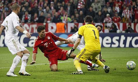 Mario Gomez (áo đỏ) ghi bàn ấn định tỷ số 2-1 tại Allianz Arena cách đây 1 tuần Mario Gomez (áo đỏ) ghi bàn ấn định tỷ số 2-1 tại Allianz Arena cách đây 1 tuần