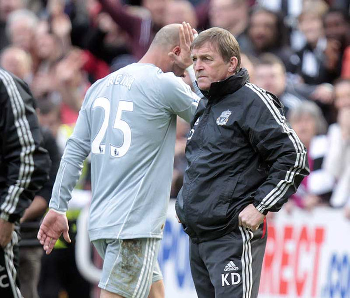 Cá nhân người viết cho rằng dù Dalglish đã mang lại rất nhiều hiệu ứng tích cực cho Liverpool kể từ sau triều đại đầy sóng gió của Roy Hodgson, nhưng ông lại đưa ra quá nhiều quyết định khó hiểu trong thời gian nắm quyền. Việc thành tích của đội bóng thành phố Cảng sa sút trong mùa giải này có can hệ trực tiếp tới những quyết định đó. Sau đây là 5 lý do vì sao Dalglish nên rời khỏi ghế HLV ở sân Anfield. Cá nhân người viết cho rằng dù Dalglish đã mang lại rất nhiều hiệu ứng tích cực cho Liverpool kể từ sau triều đại đầy sóng gió của Roy Hodgson, nhưng ông lại đưa ra quá nhiều quyết định khó hiểu trong thời gian nắm quyền. Việc thành tích của đội bóng thành phố Cảng sa sút trong mùa giải này có can hệ trực tiếp tới những quyết định đó. Sau đây là 5 lý do vì sao Dalglish nên rời khỏi ghế HLV ở sân Anfield.