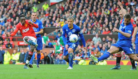 Danny Welbeck với bàn thắng đưa MU lên dẫn trước 2-1