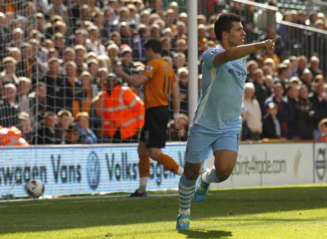 Sergio Aguero ăn mừng bàn mở tỷ số ở phút 27 Sergio Aguero ăn mừng bàn mở tỷ số ở phút 27