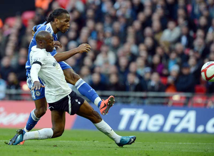 Những người Anh bước vào trận đấu này với thắng lợi đậm đà 5-1 trước Tottenham tại bán kết FA Cup. Sự tự tin của họ hiển nhiên đang rất cao, nhưng các cầu thủ Chelsea tất phải cảm thấy mệt mỏi sau một trận đấu vất vả và chỉ có 2 ngày nghỉ. Tuy nhiên, phong độ của The Blues đang rất ổn định với chỉ 1 trận thua trong 12 trận gần nhất, và họ đã bất bại 11 trận liên tiếp trên sân nhà ở mọi mặt trận. Đội quân của Roberto Di Matteo sẽ phải tận dụng tối đa lợi thế sân nhà và tránh bị cuốn vào lối chơi chuyền bóng của Barca.