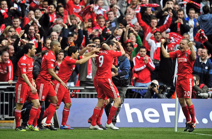 Đánh bại Everton, Liverpool có cơ hội đoạt cú đúp mùa này nếu vượt qua nốt Tottenham hoặc Chelsea trong trận chung kết FA Cup. Đánh bại Everton, Liverpool có cơ hội đoạt cú đúp mùa này nếu vượt qua nốt Tottenham hoặc Chelsea trong trận chung kết FA Cup.