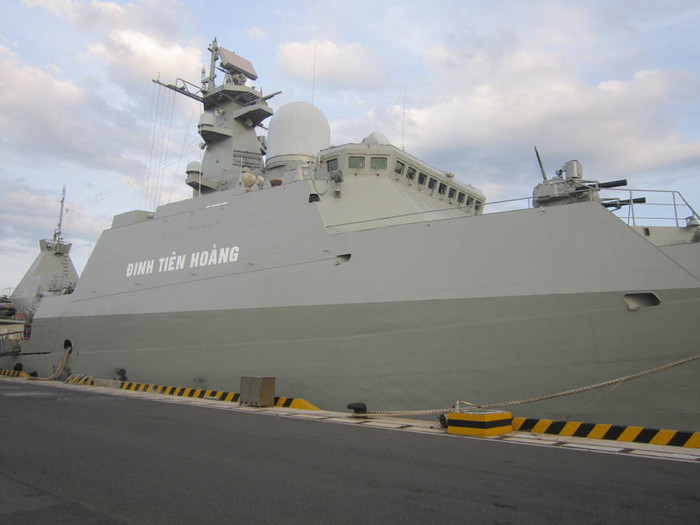 Lữ đoàn 162, Vùng 4 hải quân khi mới thành lập được trang bị các tàu tên lửa, tàu tuần tiễu tên lửa và các tàu phục vụ như HQ-950, HQ-936, HQ-631. Năm 2006, Lữ đoàn được trang bị tàu thế hệ mới hơn và năm 2011 tàu hộ vệ tên lửa (Gepard 3.9) đã có mặt sẵn sàng làm nhiệm vụ ở đơn vị.