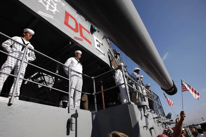 Chiến hạm USS Iowa hôm 26 tháng 5 đã bắt đầu thực hiện chuyến hành trình cuối cùng của mình trên biển, bắt đầu từ cảng Richmond, California để tới điểm dừng chân cuối cùng là viện bảo tàng tàu chiến ở San Pedro (một phần của cảng Los Angeles).