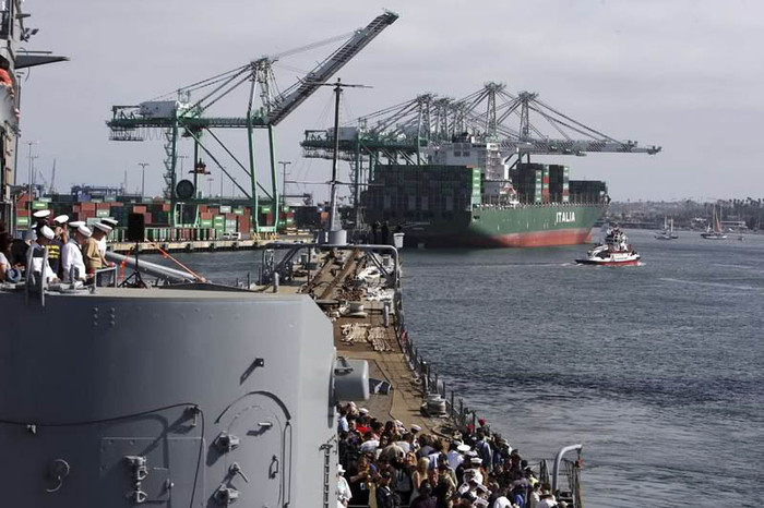 Dù được nhiều lần sửa chữa và bảo dưỡng, Chiến hạm USS Iowa vẫn bị loại bỏ khỏi Hải quân Mỹ và biến thành một bảo tàng nổi trên biển.