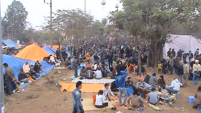 Các dịch vụ "hốt bạc" này nhan nhản tại không gian lễ hội Các dịch vụ "hốt bạc" này nhan nhản tại không gian lễ hội