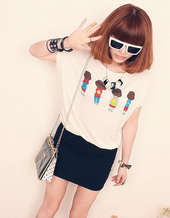 Đen trắng luôn là hai màu thời trang mà bạn không cần phải lo sợ lỗi mốt. Xem thêm: Lộng lẫy và lãng mạn như váy cưới mùa hạ