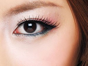 Sau khi trang điểm xong, đôi mắt bạn sẽ lớn và dài hơn, sắc sảo cuốn hút hơn. Xem thêm: Cận cảnh: Sao Hàn "thăng hạng nhan sắc" nhờ trang điểm và phẫu thuật Sau khi trang điểm xong, đôi mắt bạn sẽ lớn và dài hơn, sắc sảo cuốn hút hơn. Xem thêm: Cận cảnh: Sao Hàn "thăng hạng nhan sắc" nhờ trang điểm và phẫu thuật