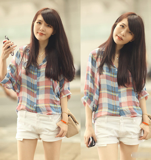 Đẹp và phong cách với áo kẻ sọc và quần soóc.