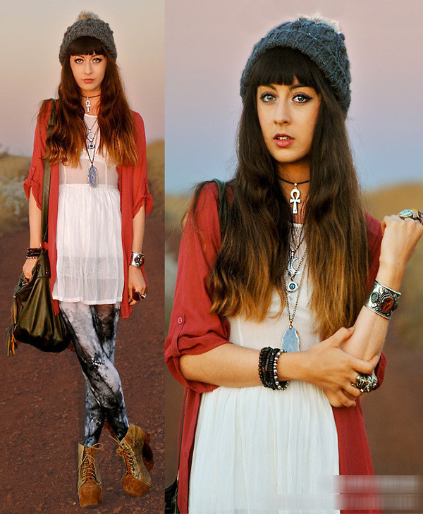 Áo váy trắng cùng áo khoác dài mang lại nét nữ tính cho bạn gái.