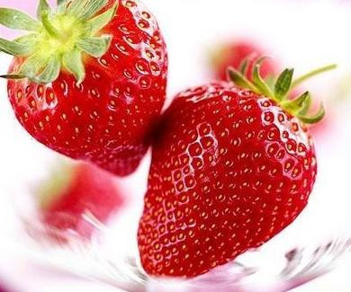 Dâu tây có chứa pectin và giàu chất xơ, có thể giúp tiêu hóa, rất tốt trong việc khống chế cholesterol và chất béo. Dâu tây có chứa aspartic acid giúp giải độc rất hiệu quả. Dâu tây có chứa pectin và giàu chất xơ, có thể giúp tiêu hóa, rất tốt trong việc khống chế cholesterol và chất béo. Dâu tây có chứa aspartic acid giúp giải độc rất hiệu quả.