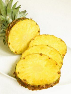 Dứa có tác dụng tiêu hóa vì nó rất giàu bromelain, còn được gọi là các enzym dứa, tương tự như vai trò của các enzym papain có thể phá vỡ các protein hòa tan các chất béo, giúp tiêu hóa protein, và làm giảm lượng mỡ mà cơ thể hấp thụ. Trong dứa có protease và chất xơ có thể giúp loại bỏ các chất béo dư thừa trong ruột và các chất có hại khác vừa tốt cho tiêu hóa, vừa tốt cho việc giảm cân. Dứa có tác dụng tiêu hóa vì nó rất giàu bromelain, còn được gọi là các enzym dứa, tương tự như vai trò của các enzym papain có thể phá vỡ các protein hòa tan các chất béo, giúp tiêu hóa protein, và làm giảm lượng mỡ mà cơ thể hấp thụ. Trong dứa có protease và chất xơ có thể giúp loại bỏ các chất béo dư thừa trong ruột và các chất có hại khác vừa tốt cho tiêu hóa, vừa tốt cho việc giảm cân.