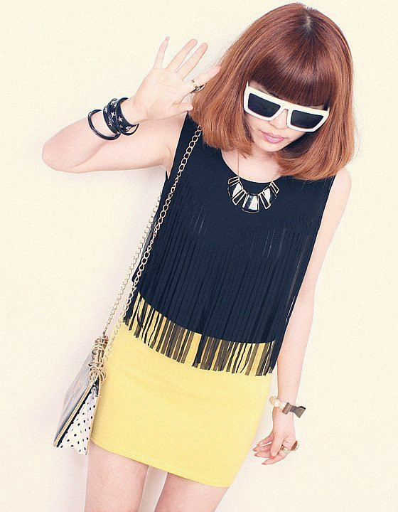 Để nổi bật hơn bạn hãy thử với hai màu đen vàng nhé. Xem thêm: Lộng lẫy và lãng mạn như váy cưới mùa hạ