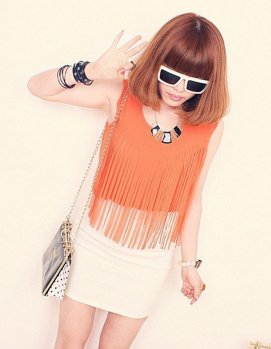 Mặc đẹp không chỉ thể hiện ở kiểu dáng trang phục, phong cách người mặc mà còn là sự kết hợp hài hòa màu sắc giữa áo và váy. Xem thêm: Lộng lẫy và lãng mạn như váy cưới mùa hạ