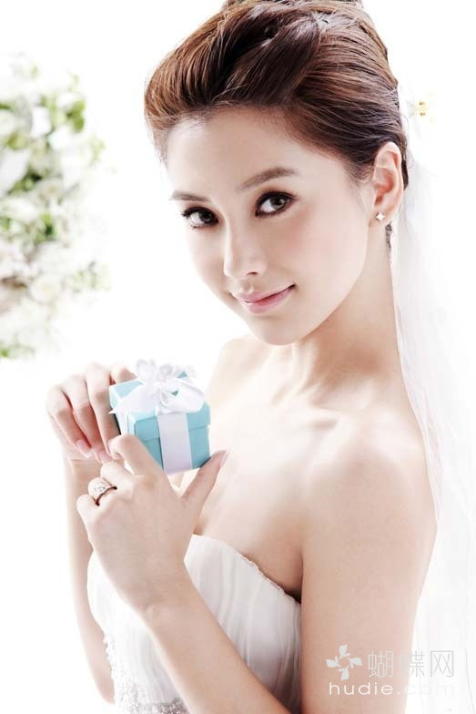 Angela Baby có phẫu thuật thẩm mỹ nhưng rất nhiều người vẫn ưu ái cho vẻ đẹp của cô. Angela Baby có phẫu thuật thẩm mỹ nhưng rất nhiều người vẫn ưu ái cho vẻ đẹp của cô.