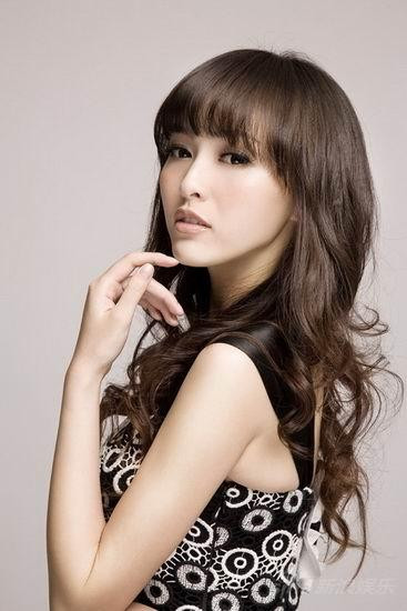 Người đẹp Thượng Hải Đường Yên đã từng đạt giải khoa khôi của các trường đại học. Người đẹp Thượng Hải Đường Yên đã từng đạt giải khoa khôi của các trường đại học.