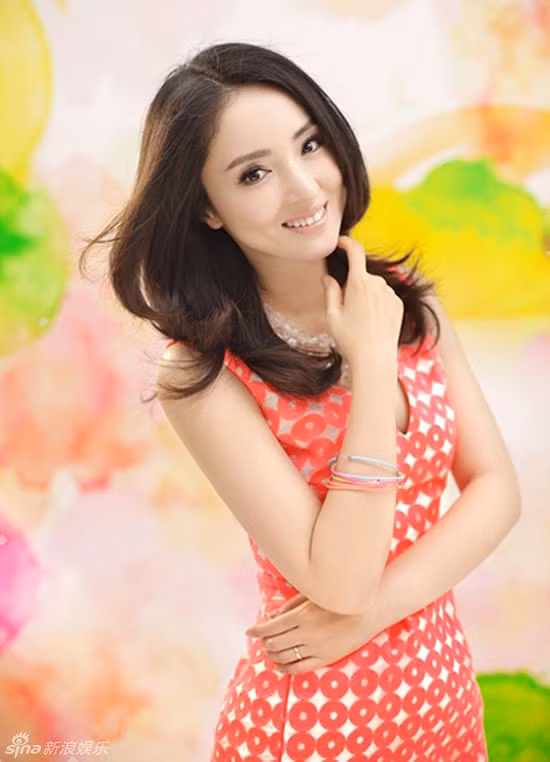 Đổng Tuyền dịu dàng, đằm thắm, một vẻ đẹp luôn khiến nam giới say mê.