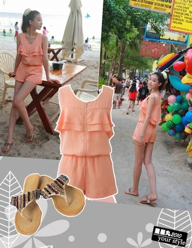 Bộ đồ liền thân mảnh mai, nhẹ nhàng thêm phần nữ tính cho bạn gái. Xem thêm: Ngọc Trinh ""chịu khó" khoe da trắng, vai thon với váy hè sành điệu