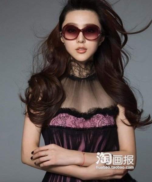 Luôn đi kèm với phong cách quyến rũ là màu móng đen bí ẩn. Xem thêm: Móng tay xinh yêu "hớp hồn" bạn gái Luôn đi kèm với phong cách quyến rũ là màu móng đen bí ẩn. Xem thêm: Móng tay xinh yêu "hớp hồn" bạn gái