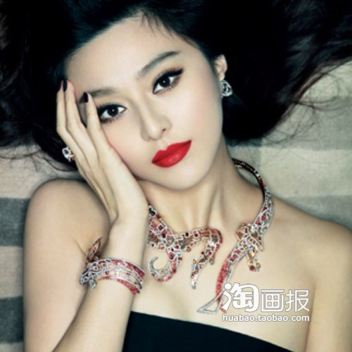 Môi đỏ và móng tay đen, nổi bật với sức hút không thể cưỡng lại. Xem thêm: Móng tay xinh yêu "hớp hồn" bạn gái Môi đỏ và móng tay đen, nổi bật với sức hút không thể cưỡng lại. Xem thêm: Móng tay xinh yêu "hớp hồn" bạn gái