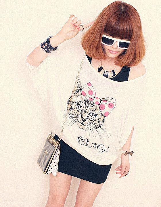 Áo phông cánh dơi trễ vai cực kỳ phong cách. Xem thêm: Lộng lẫy và lãng mạn như váy cưới mùa hạ