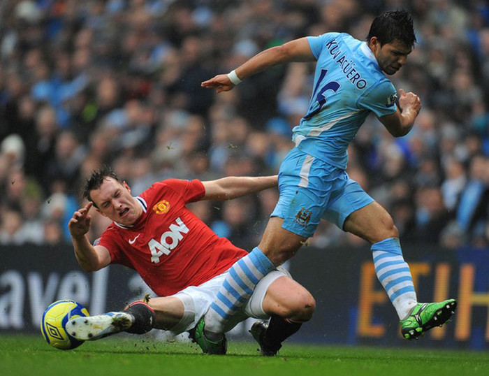 Sergio Aguero đơn độc xông xáo nhưng hàng thủ của MU khá chắc chắn Sergio Aguero đơn độc xông xáo nhưng hàng thủ của MU khá chắc chắn