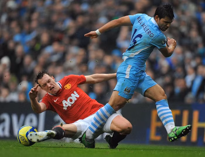 Sergio Aguero đơn độc xông xáo nhưng hàng thủ của MU khá chắc chắn