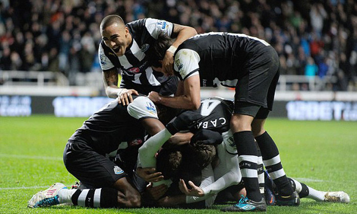 Sau hơn một thập kỷ, cuối cùng The Magpies đã hạ gục MU tại Premier League Sau hơn một thập kỷ, cuối cùng The Magpies đã hạ gục MU tại Premier League