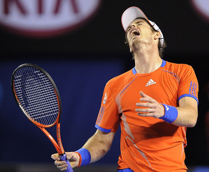 Và chúng ta đã tìm thấy người chiến thắng. Trong ván cuối cùng, hai tay vợt hòa 15-15 sau một cú đánh mà Murray khiếu nại bất thành vì không còn challenge nào. Một cú trái tay của Murray không qua lưới giúp Djokovic có 2 match point, và cuối cùng tay vợt số 1 thế giới kết thúc trận đấu sau khi Murray có một cú đánh bóng chạm lưới khác. 7-5 cho Djokovic, và anh lọt vào chung kết với tỷ số 3-2 sau gần 5 giờ giành giật điểm số với Murray.