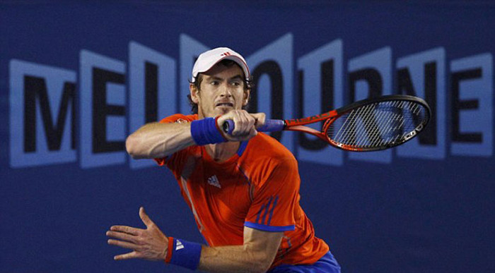 Set 3, các khán giả ngả mũ với Murray. Anh khiến Djokovic mặt thất thần sau loạt tie-break. Murray dẫn trước nhưng bị Djokovic cầm hòa 3-3, tuy nhiên một cú ace, một tình huống đánh trả xuất sắc với một pha thuận tay giúp Murray thắng 7-6. Tỷ số là 2-1 cho Murray