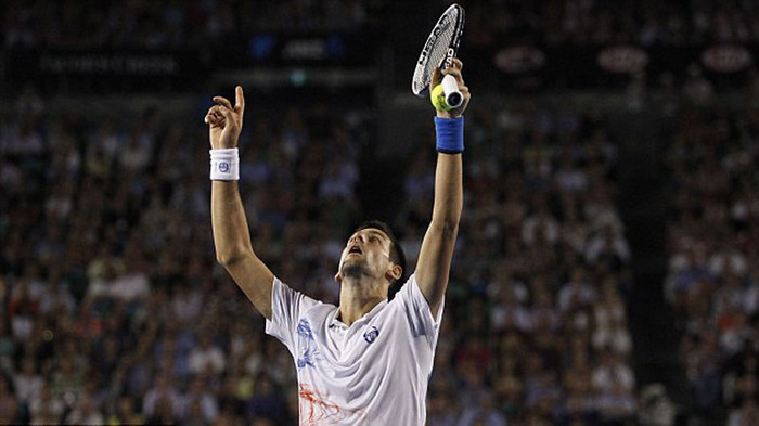 Màn tỉ thí kinh điển sắp đến hồi kết thúc. Novak Djokovic vượt lên 6-5 sau một ván rất căng thẳng. Murray dẫn 30-15 và có 2 break point, nhưng cú trái tay không qua lưới của anh sau một dãy 29 cú đánh khiến Djokovic tận dụng được. Tay vợt người Đông Âu kết thúc ván đấu với một cú volley thuận tay.