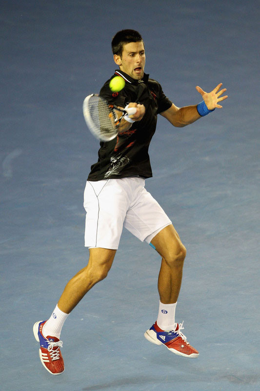 Trong set thứ 3, Djokovic tiếp tục bắt nạt đối thủ khi buộc Nadal phải di chuyển nhiều và chỉ biết trông chờ vào những pha đánh lỗi của Djokovic. Khi đã dẫn 4-1, Djokovic hơi chùng xuống để cho Nadal rút ngắn khoảng cách. Nhưng anh không thể ngăn chặn Nole giành thắng lợi ở set này khi để cho đối thủ kết thúc set đấu với một cú thuận tay chính xác. 6-2 ở set 3 và Djokovic dẫn 2-1.