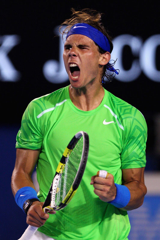 Ở set 1, Nadal chiếm được lợi thế ban đầu khi có một break point ở ván thứ 5, khiến Djokovic bực đến ném vợt xuống đất