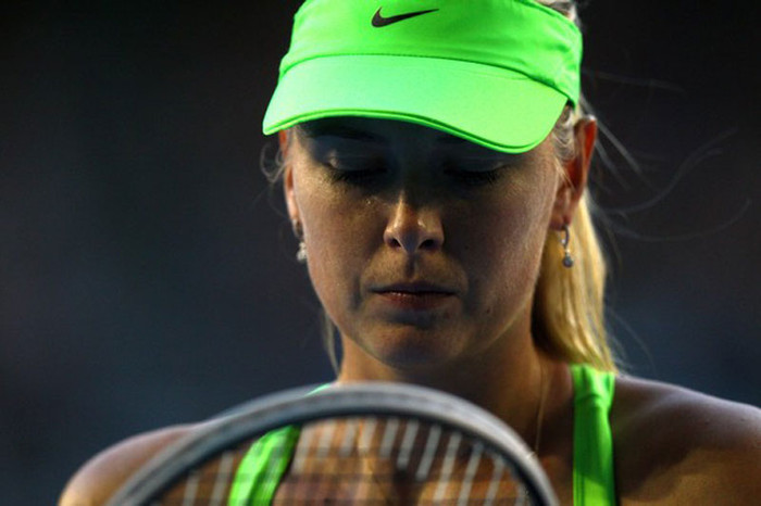 Trong set 2, Azarenka bắt đầu chiếm thế áp đảo với những cú thuận tay chuẩn xác và vượt lên dẫn 2-0 Trong set 2, Azarenka bắt đầu chiếm thế áp đảo với những cú thuận tay chuẩn xác và vượt lên dẫn 2-0