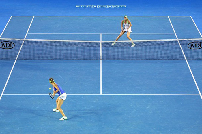 Sự tự tin trở lại với tay vợt người Belarus khi Azarenka vượt lên dẫn trước Sharapova 3-2 nhờ lối đánh phong phú Sự tự tin trở lại với tay vợt người Belarus khi Azarenka vượt lên dẫn trước Sharapova 3-2 nhờ lối đánh phong phú