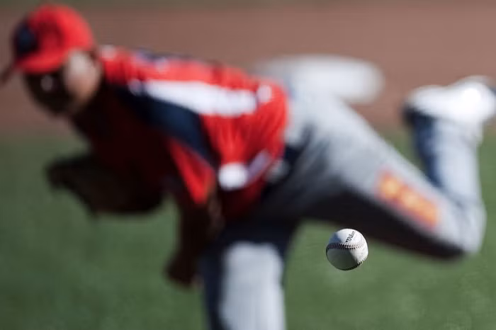 Bức ảnh chụp một cú ném của một cầu thủ bóng chày người Panama