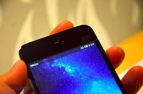 Meizu MX chạy Android 2.3.5 song sẽ được nâng cấp lên Android 4.0 trong thời gian tới. Meizu MX chạy Android 2.3.5 song sẽ được nâng cấp lên Android 4.0 trong thời gian tới.
