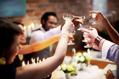 Mùa đông uống rượu gây ra bệnh thiếu máu cao gấp 10 lần so với uống vào mùa hè và một số bệnh: Tai biến mạch máu não do lưu lượng máu tăng, độ kết dính của máu giảm; Dễ bị chảy máu dạ dày do dạ dày, đường ruột bị kích thích bởi thời tiết lạnh; dễ bị nhồi máu cơ tim vì uống rượu mùa lạnh thường khiến chất cồn lưu lại trong máu lâu do khả năng bài tiết qua đường mồ hôi giảm Mùa đông uống rượu gây ra bệnh thiếu máu cao gấp 10 lần so với uống vào mùa hè và một số bệnh: Tai biến mạch máu não do lưu lượng máu tăng, độ kết dính của máu giảm; Dễ bị chảy máu dạ dày do dạ dày, đường ruột bị kích thích bởi thời tiết lạnh; dễ bị nhồi máu cơ tim vì uống rượu mùa lạnh thường khiến chất cồn lưu lại trong máu lâu do khả năng bài tiết qua đường mồ hôi giảm