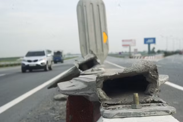 Ngoài việc bị các đối tượng phá hoại thì có vẻ chất lượng của những tấm chống lóa này cũng không được tốt?